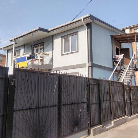 Отель "Swallow House" Czerkasy Zewnętrze zdjęcie